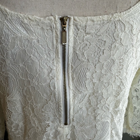 Motherhood Maternity Ivory lace 3/4 sleeve top size small - Picture 6 of 8